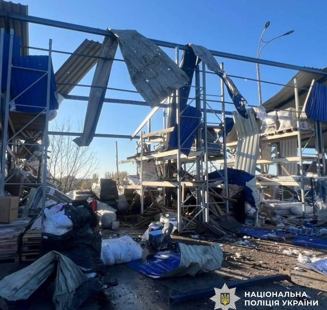 Пошкоджена росіянами будівля